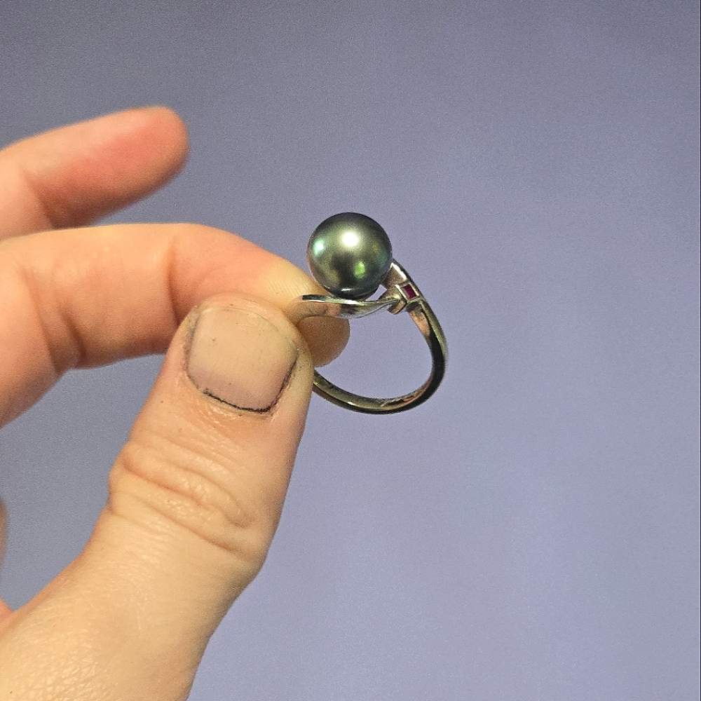 Tahitian Green Pearl With A Ruby On A White Gold … - image 2